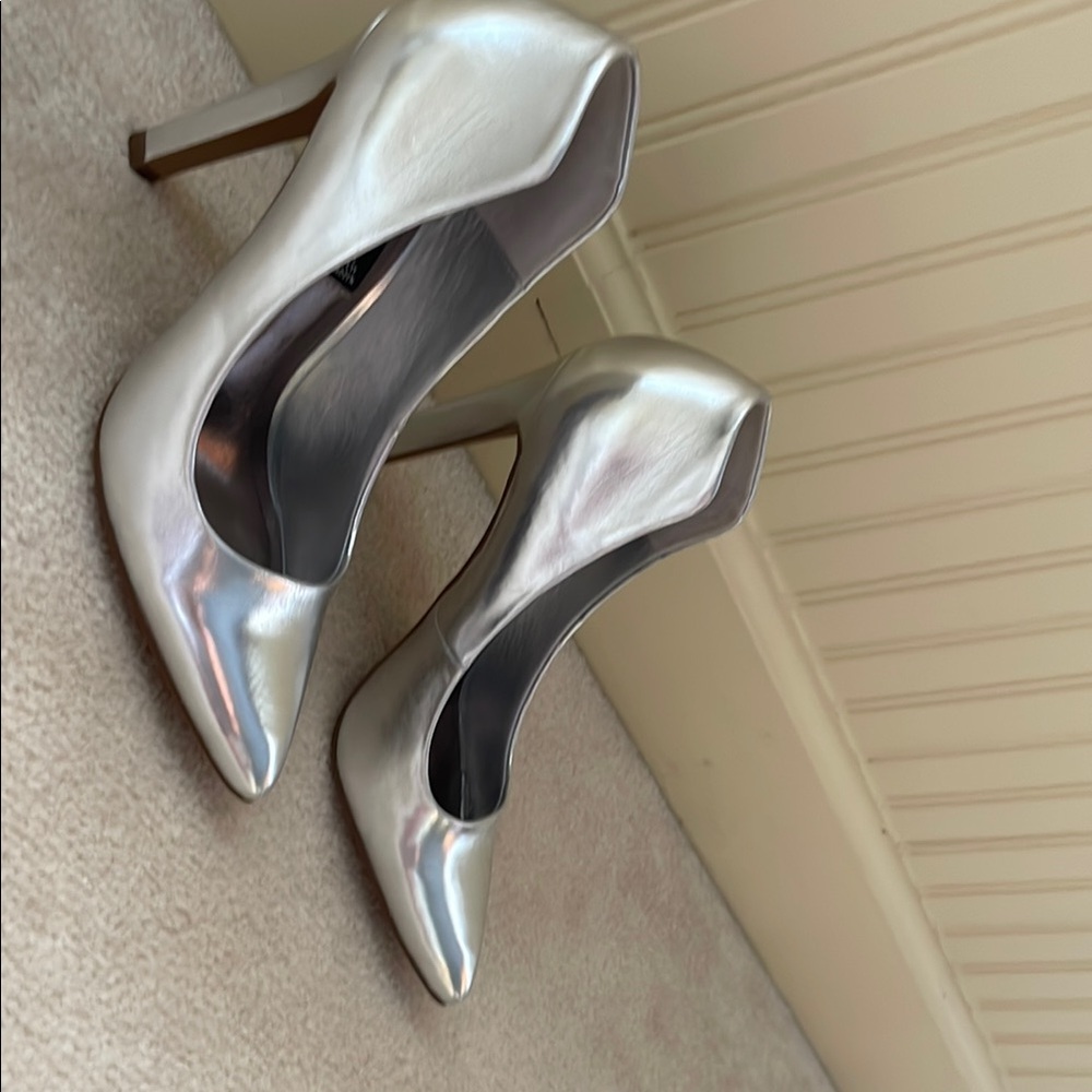 Steve Madden Metallic Silver Heels(4”)